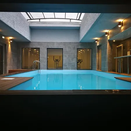 Brise De - Piscine Interieure & Exterieure 4*