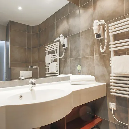Brise De - Piscine Interieure & Exterieure Hotell 4*