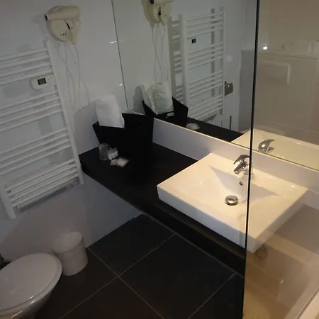 Brise De - Piscine Interieure & Exterieure Hotell 4*