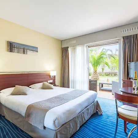 Brise De - Piscine Interieure & Exterieure Hotell 4*