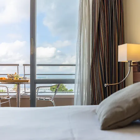 Brise De - Piscine Interieure & Exterieure Hotell 4*