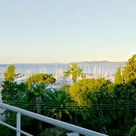 Brise De - Piscine Intérieure&extérieure Saint-Raphaël