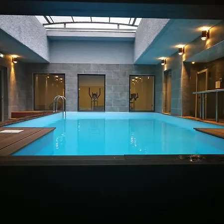 Brise De - Piscine Intérieure&extérieure 4*