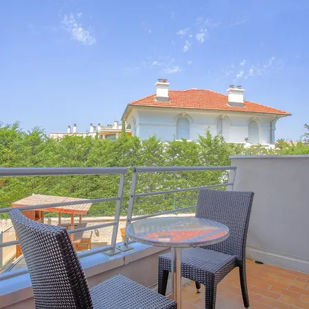 Brise De - Piscine Interieure & Exterieure