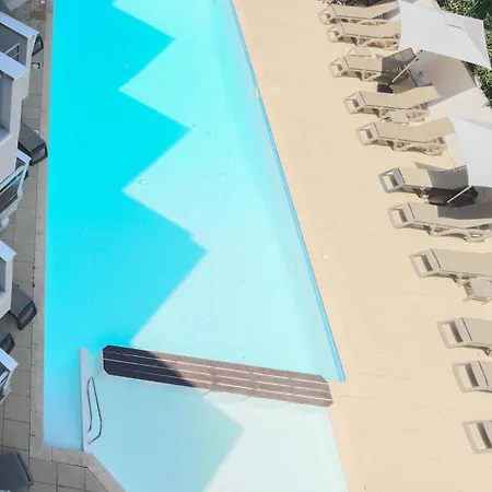 Hotel Brise De - Piscine Interieure & Exterieure Saint-Raphaël