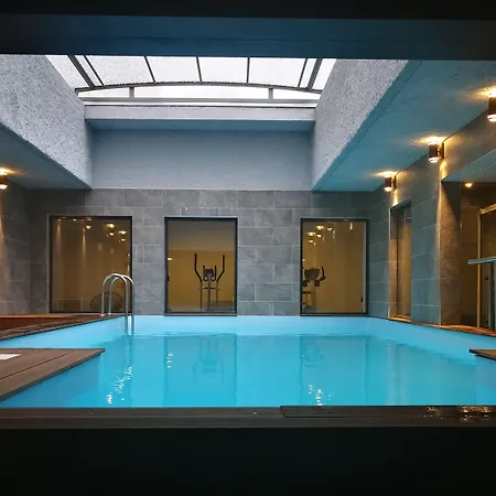 Brise De - Piscine Intérieure&extérieure 4*