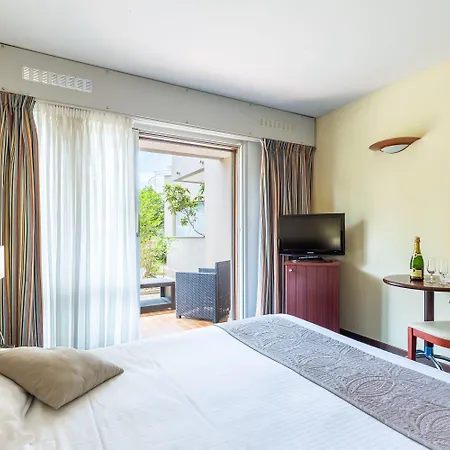 Brise De - Piscine Interieure & Exterieure 4* Saint-Raphaël