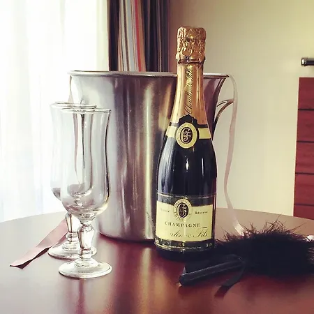 Brise De - Piscine Interieure & Exterieure 4* Saint-Raphaël