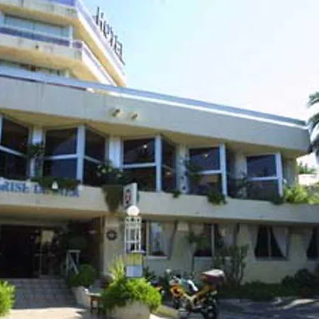 Brise De - Piscine Interieure & Exterieure 4*