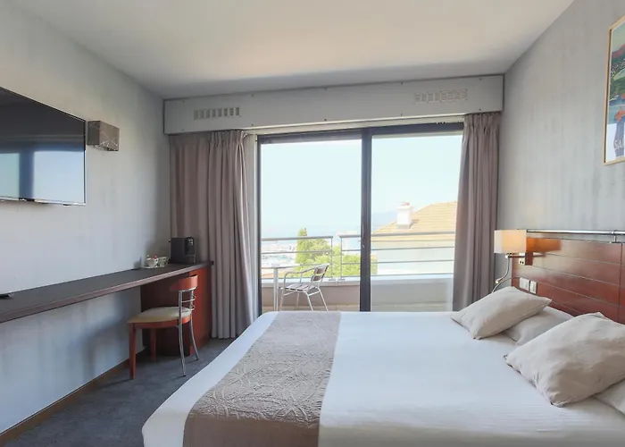 Brise De - Piscine Intérieure&extérieure Hotel Saint-Raphaël