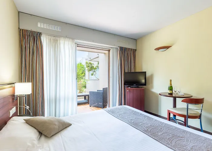 Brise De - Piscine Intérieure&extérieure 4* Saint-Raphaël