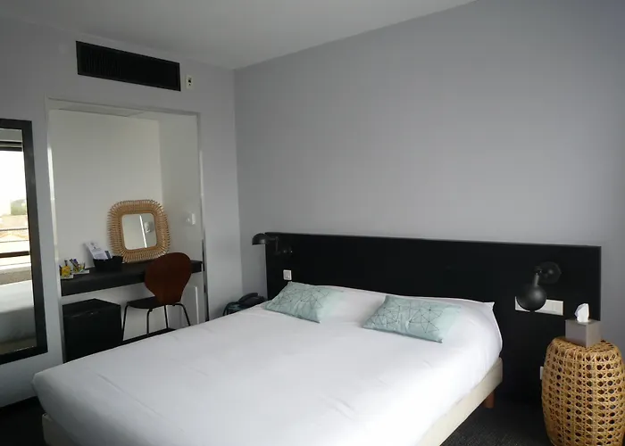 Brise De - Piscine Intérieure&extérieure Saint-Raphaël